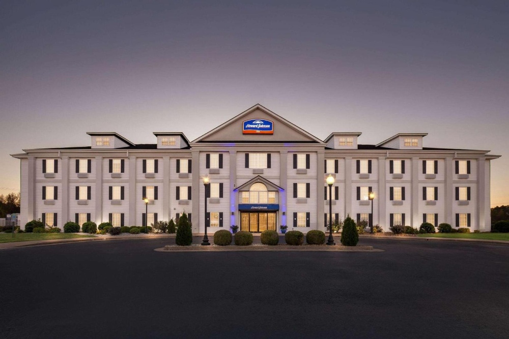 Howard Johnson by Wyndham Jackson